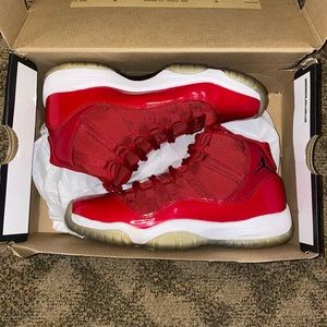Jordan 11 retro win like 96 size 6.5